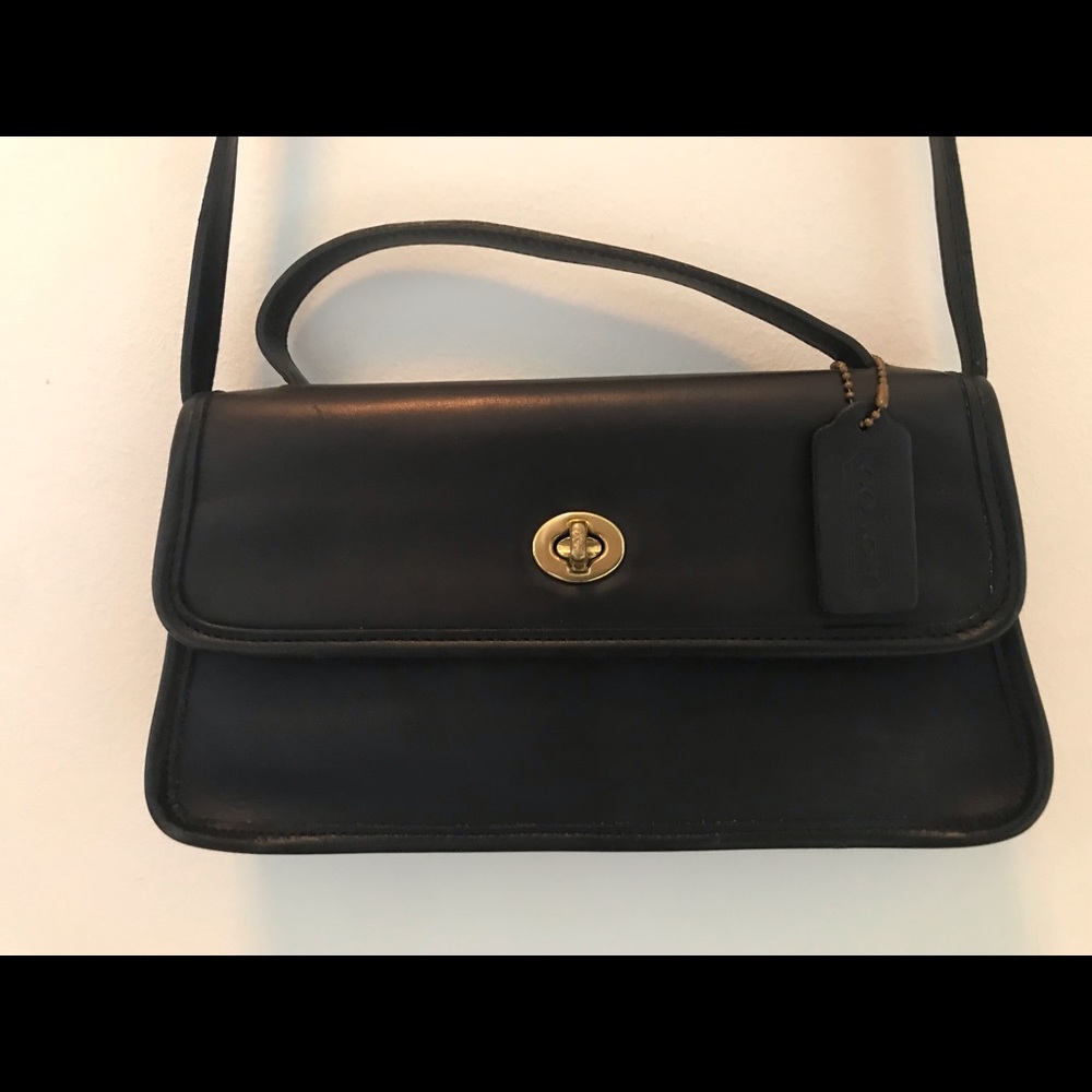 Vintage Coach small hand/shoulder bag. Mint condition.